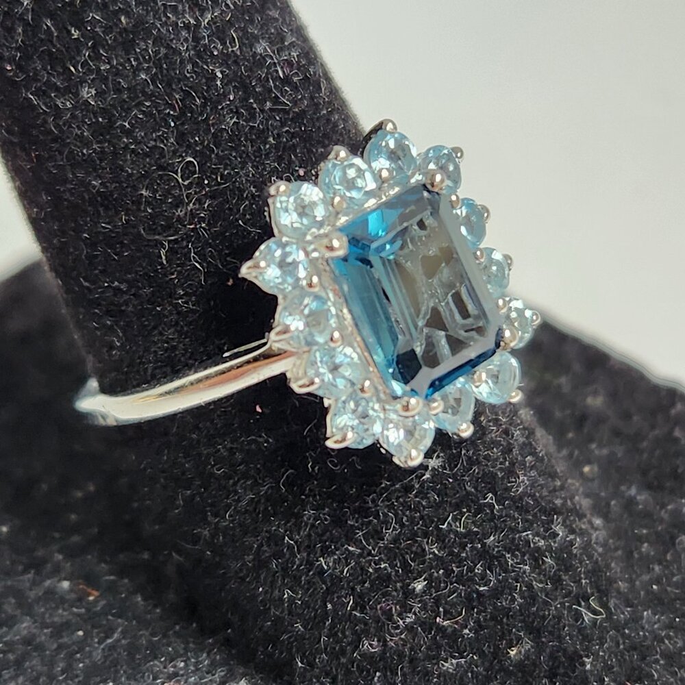 Estate Deep Blue Emerald-Cut Halo Ring with White Accents - Picture 5 of 15